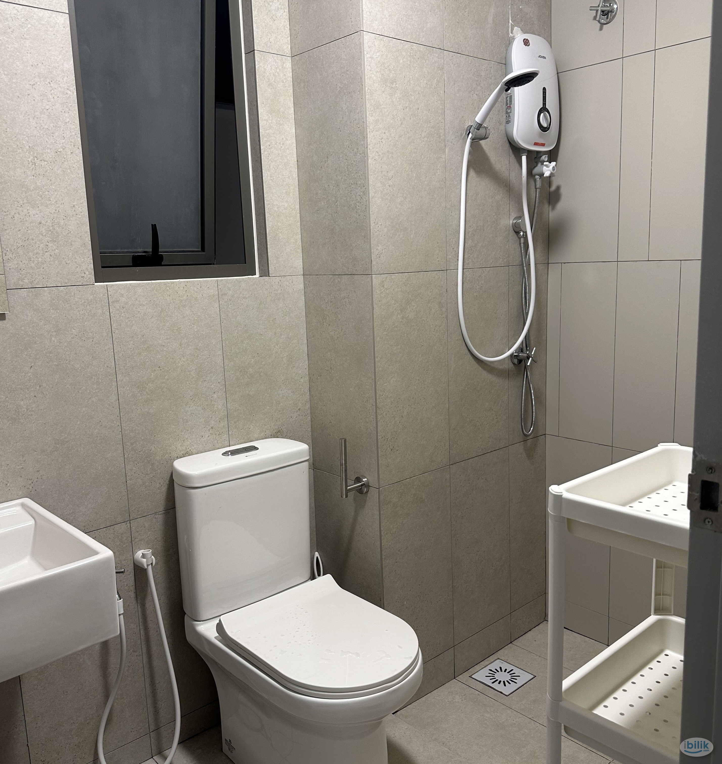 Middle Room at Kenwingston Platz, Setapak - Image 2