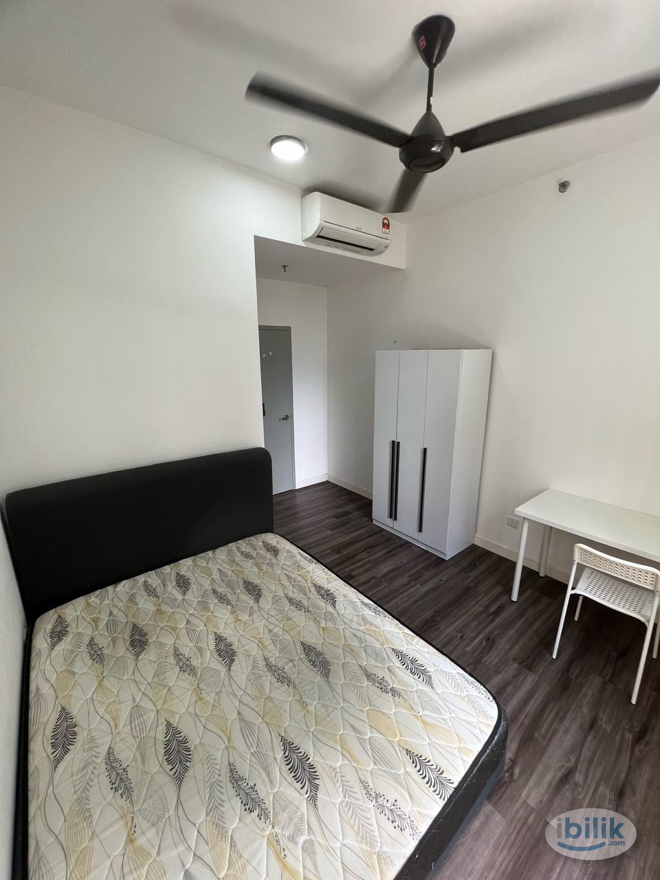 Cozy Middle Room For Rent in Urbano Utropolis UOW - Image 1