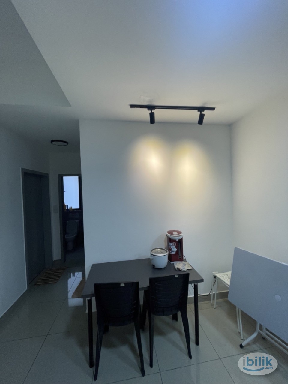 Cozy Single Room For Rent in Urbano Utropolis Paramount UOW - Image 1