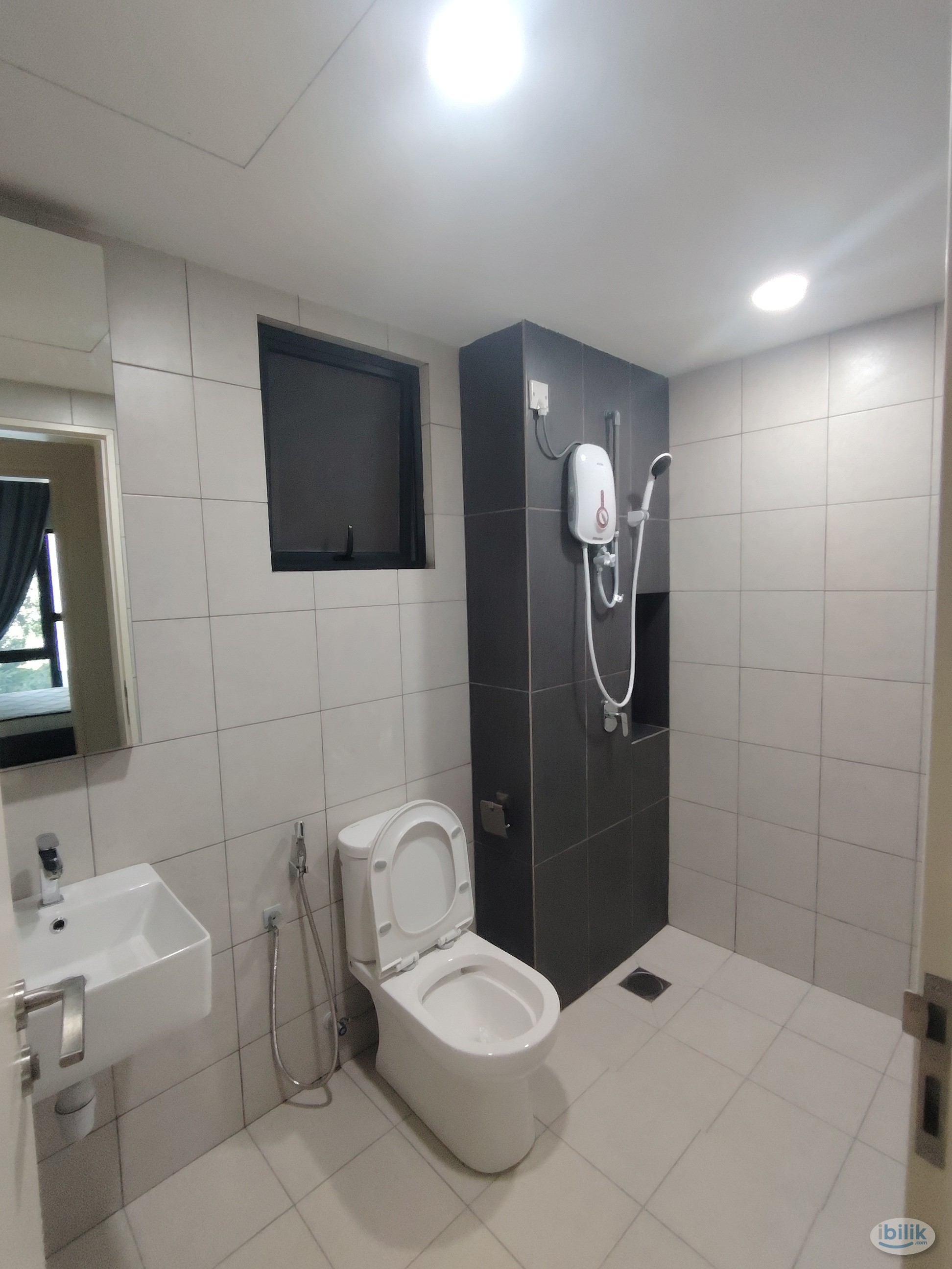 Master Room at Damansara Perdana, Petaling Jaya - Image 2