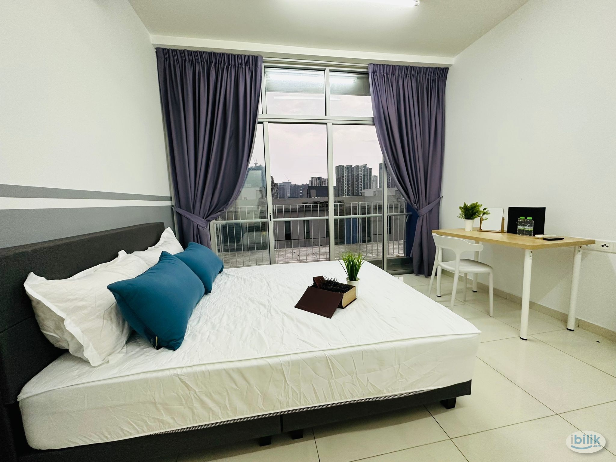 0626 Room for rent Middle RM625. Quick walk to station, direct city routes, convenient daily travel. Short lease welcome - Image 1