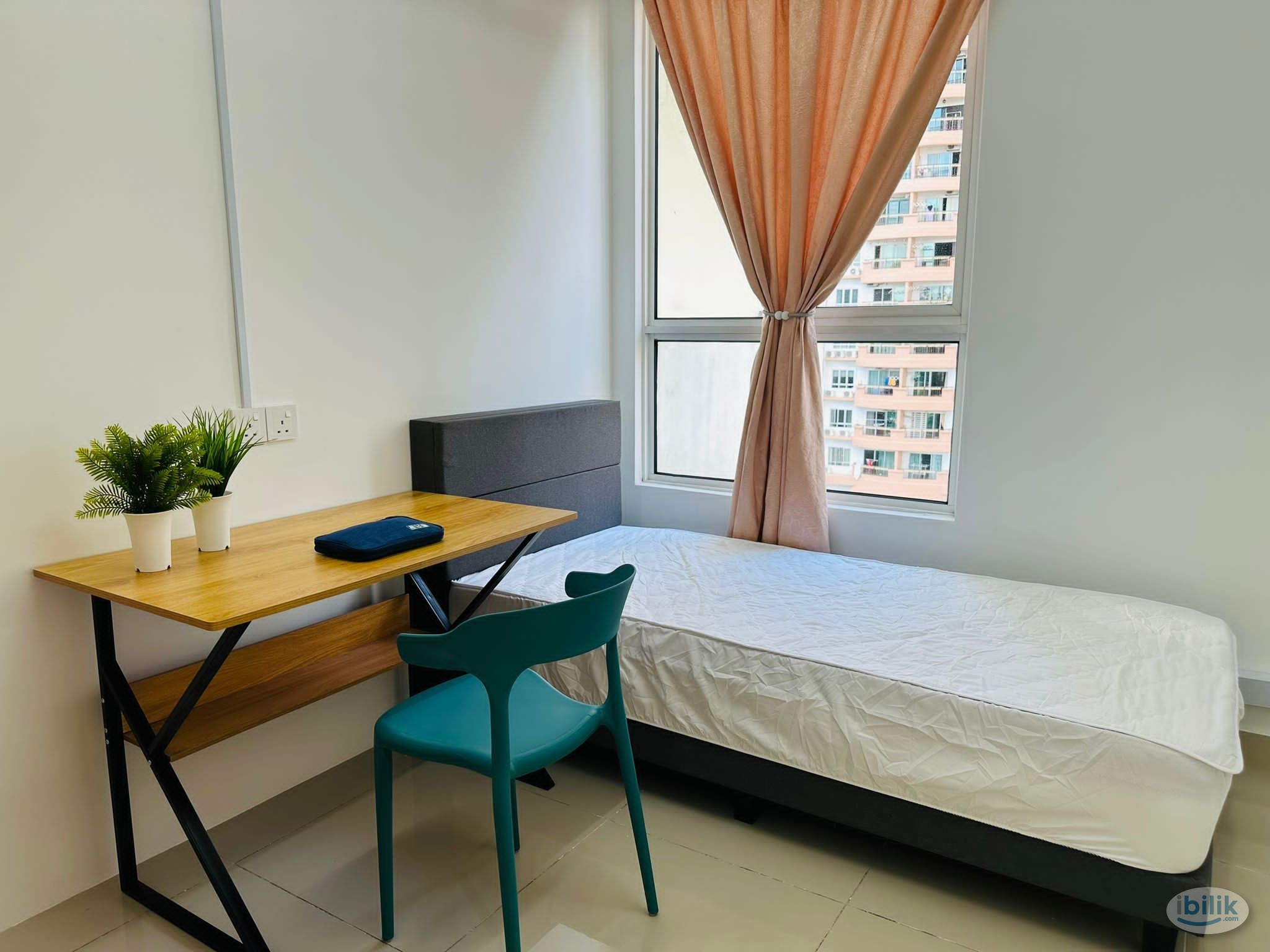 0615 Room for rent Single RM550. MRT downstairs, easy commute, eateries all around. Short rent allowed. - Image 1