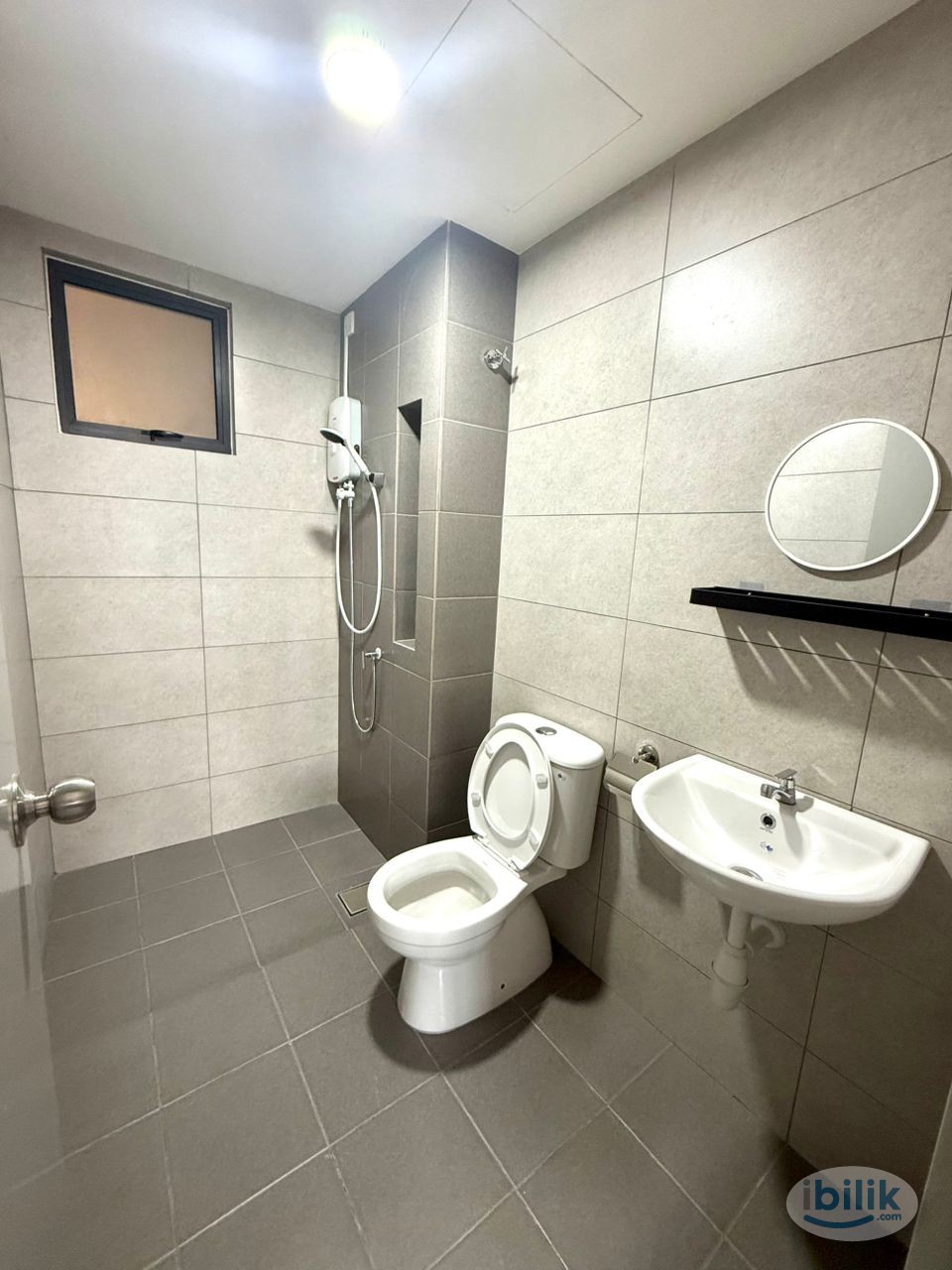 Middle Room at Minest Residence, Sentul - Image 3