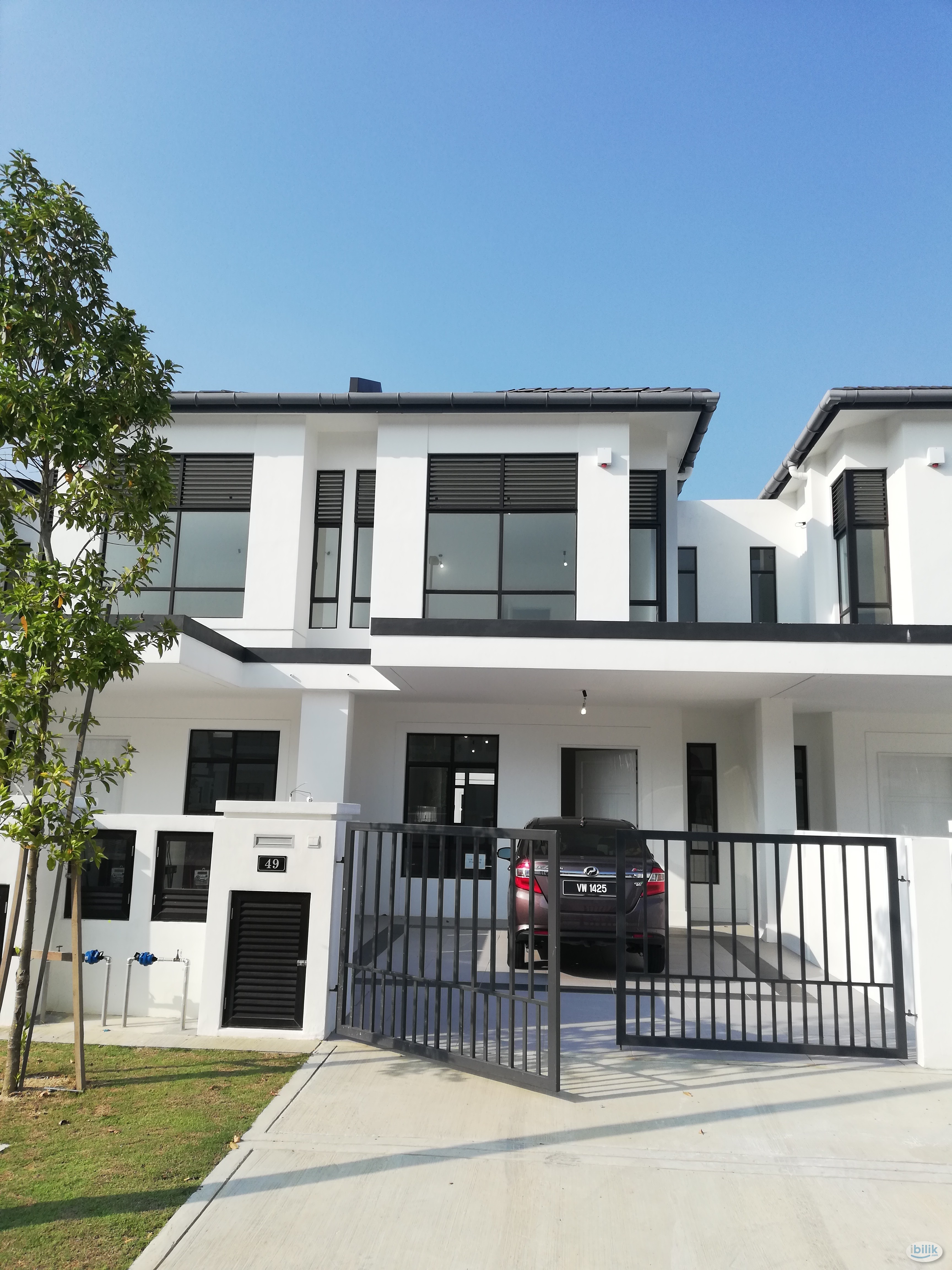 Middle Room at Bandar Puncak Alam, Kuala Selangor - Image 1