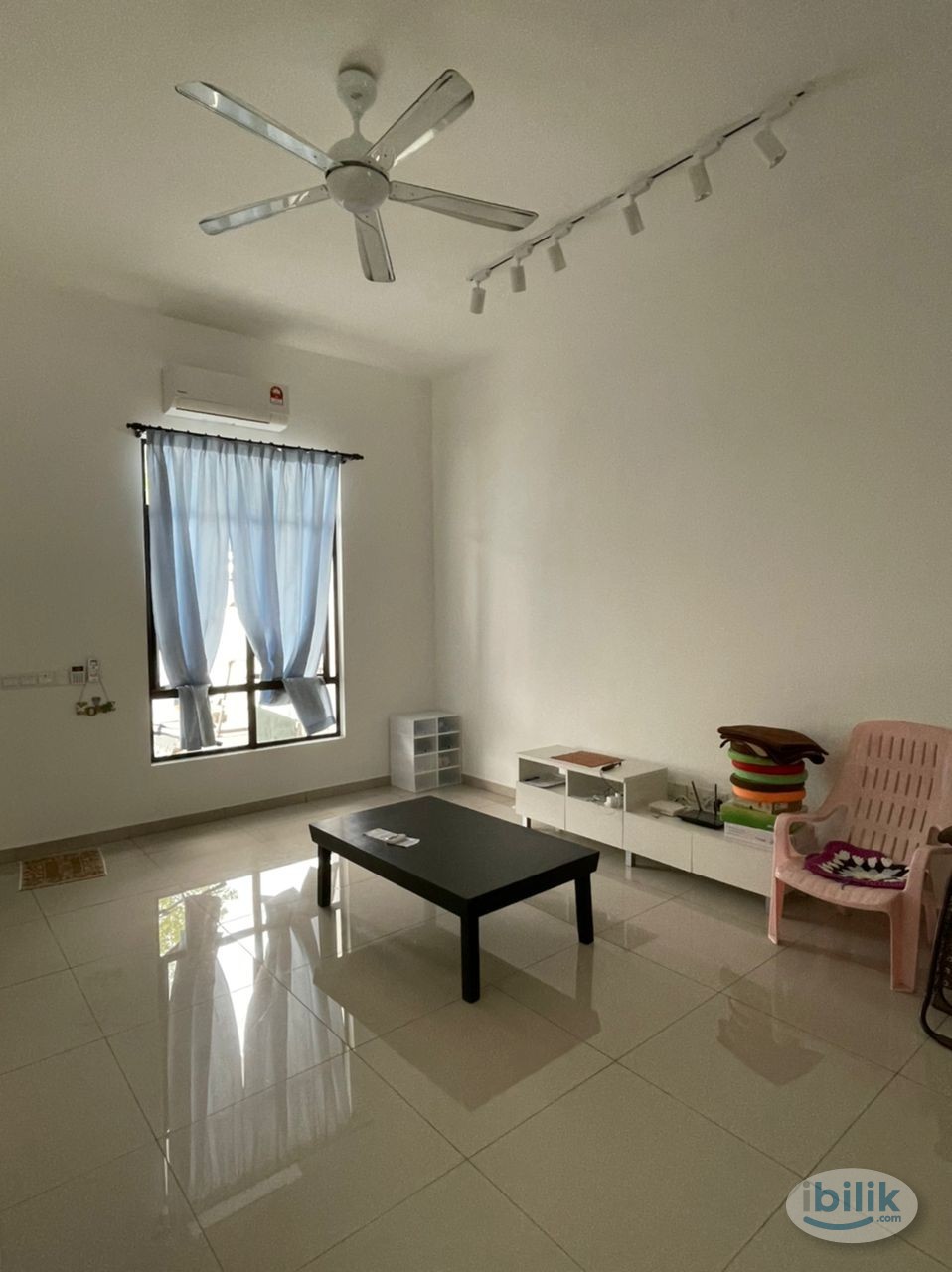 Middle Room at Bandar Puncak Alam, Kuala Selangor - Image 3