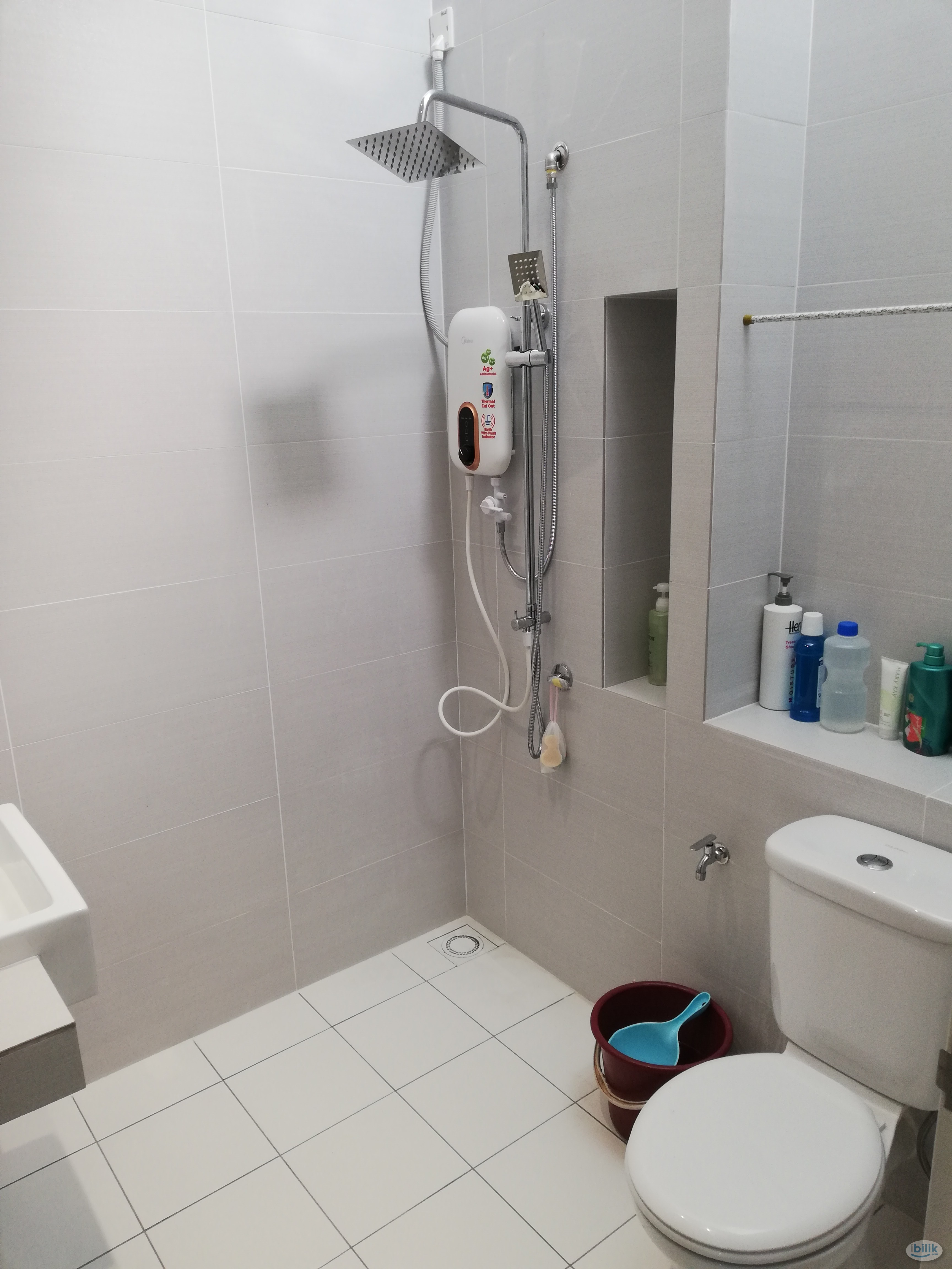 Middle Room at Bandar Puncak Alam, Kuala Selangor - Image 5
