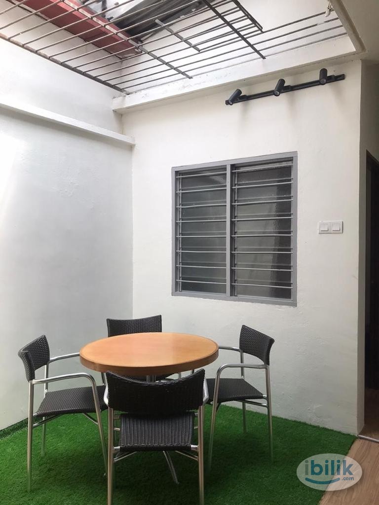 Middle Room at Section 17, Petaling Jaya - Image 1