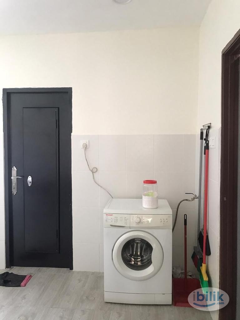 Middle Room at Section 17, Petaling Jaya - Image 2