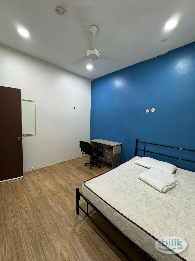 Middle Room at Section 17, Petaling Jaya - Image 4