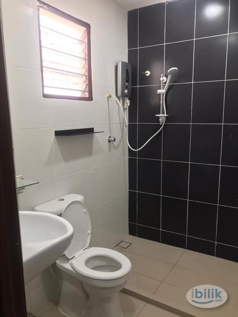 Middle Room at Section 17, Petaling Jaya - Image 5