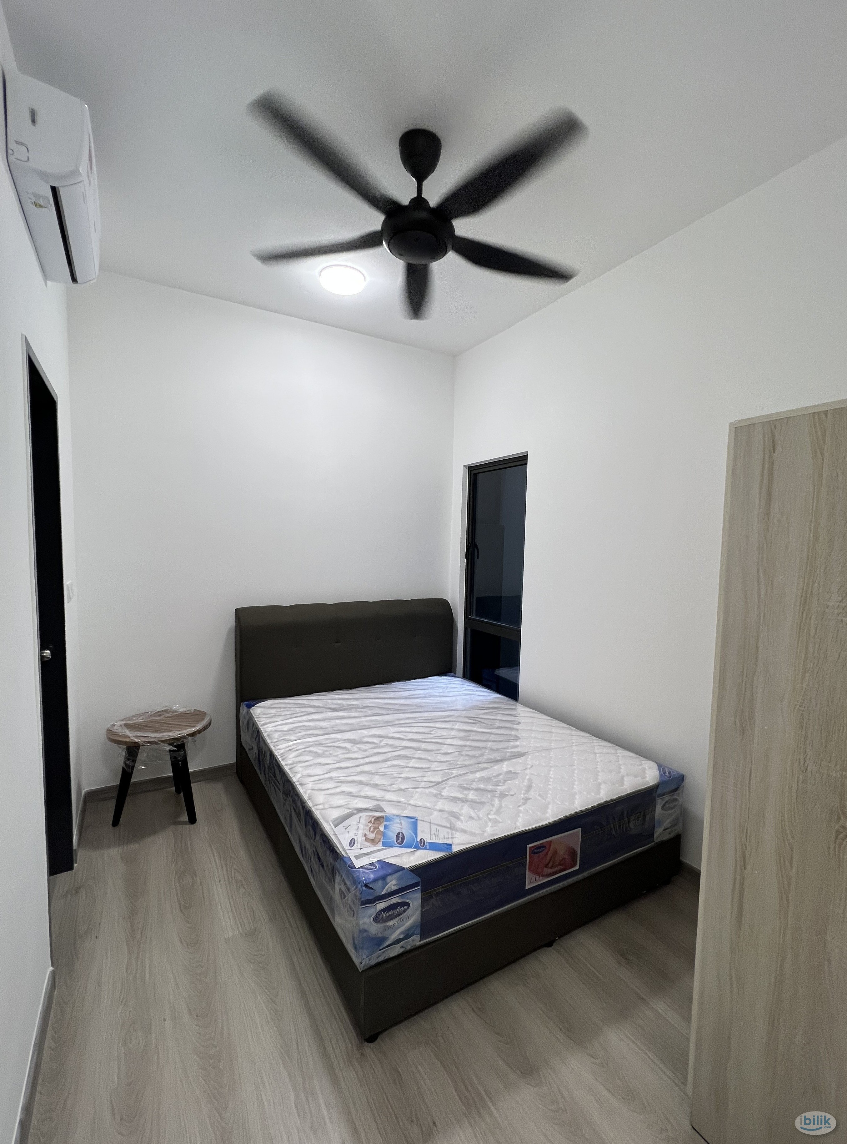 [FEMALE Only] The Holmes 2 - Fully Furnished, HUKM, No Partition Room - Image 1