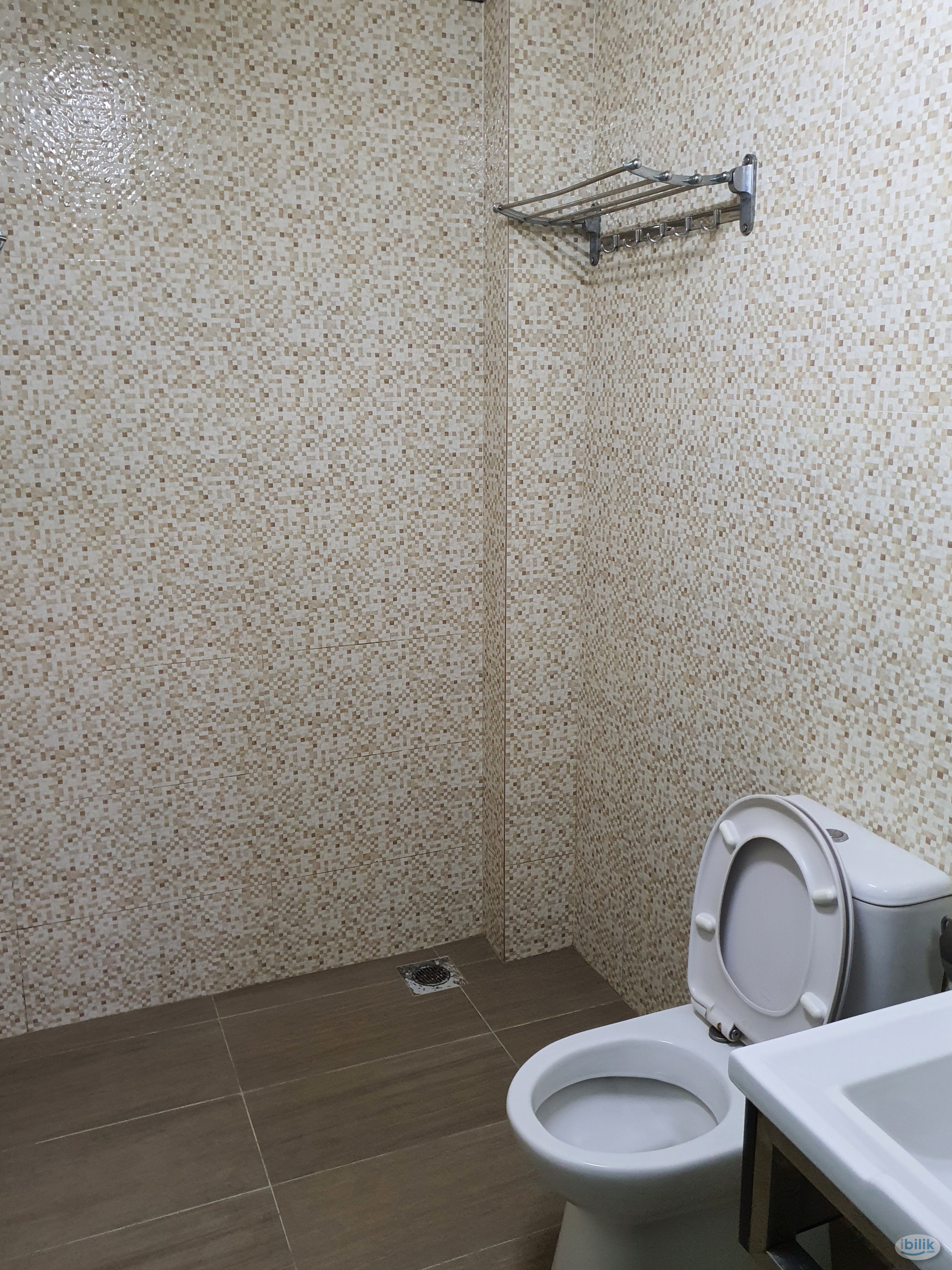 Middle Room at Taman Desa, Kuala Lumpur - Image 3