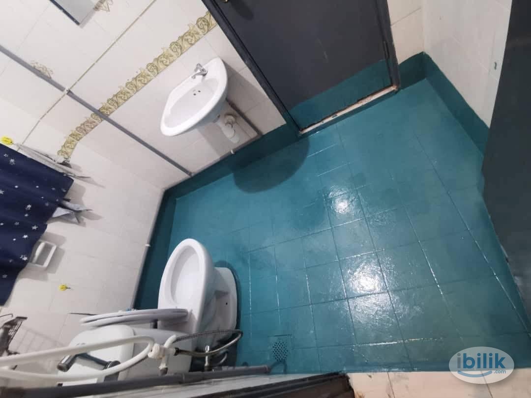 Middle Room at Taman Sri Bahtera, Cheras - Image 2