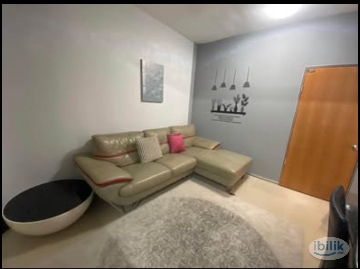 Comfy Big Room at SuriaMas, Bandar Sunway - Image 5