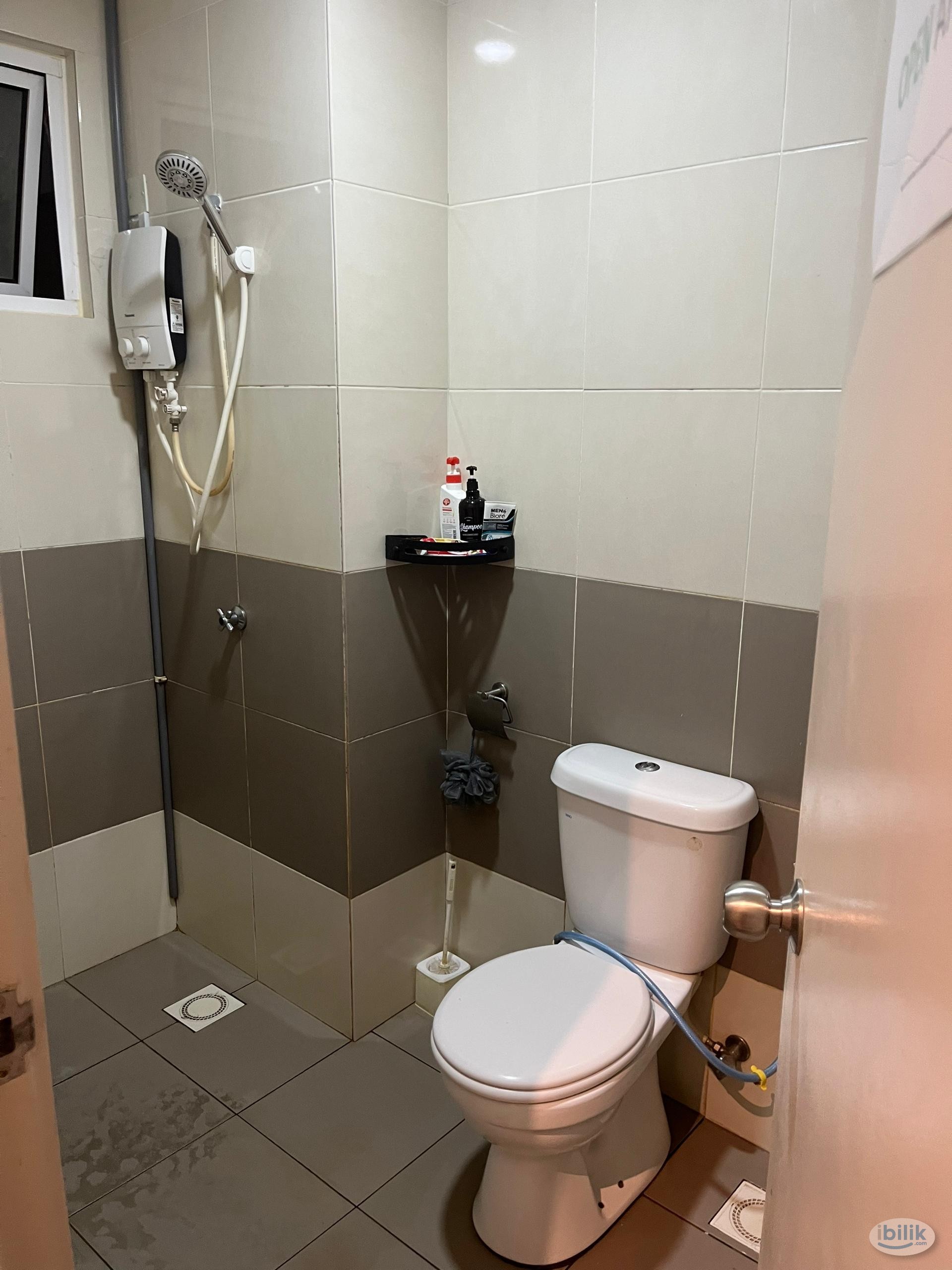 Air cond Middle Room at Saville @ D'Lake, Puchong-Nearby 5-10 min driving Puchong Utama, Cyberjaya , 5min drive to s - Image 3