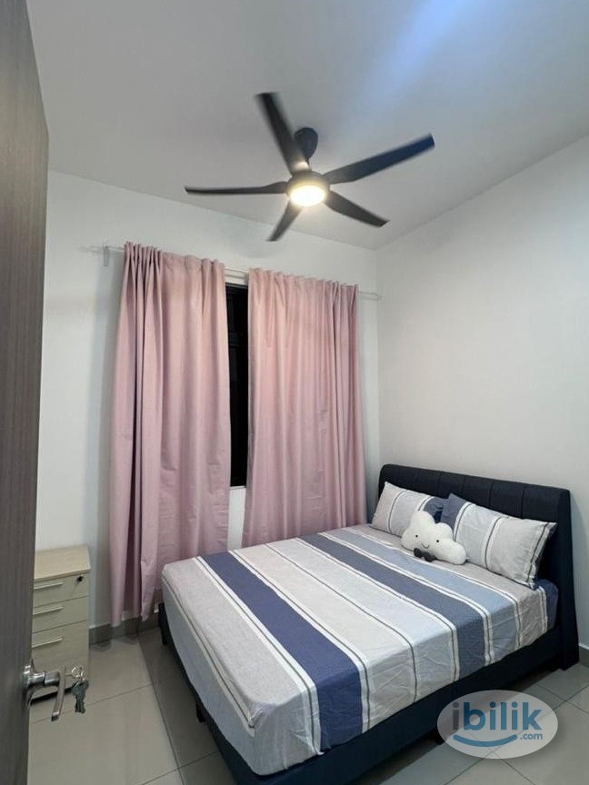 Middle Room at Jalan Bukit Meldrum, Johor Bahru - Image 1