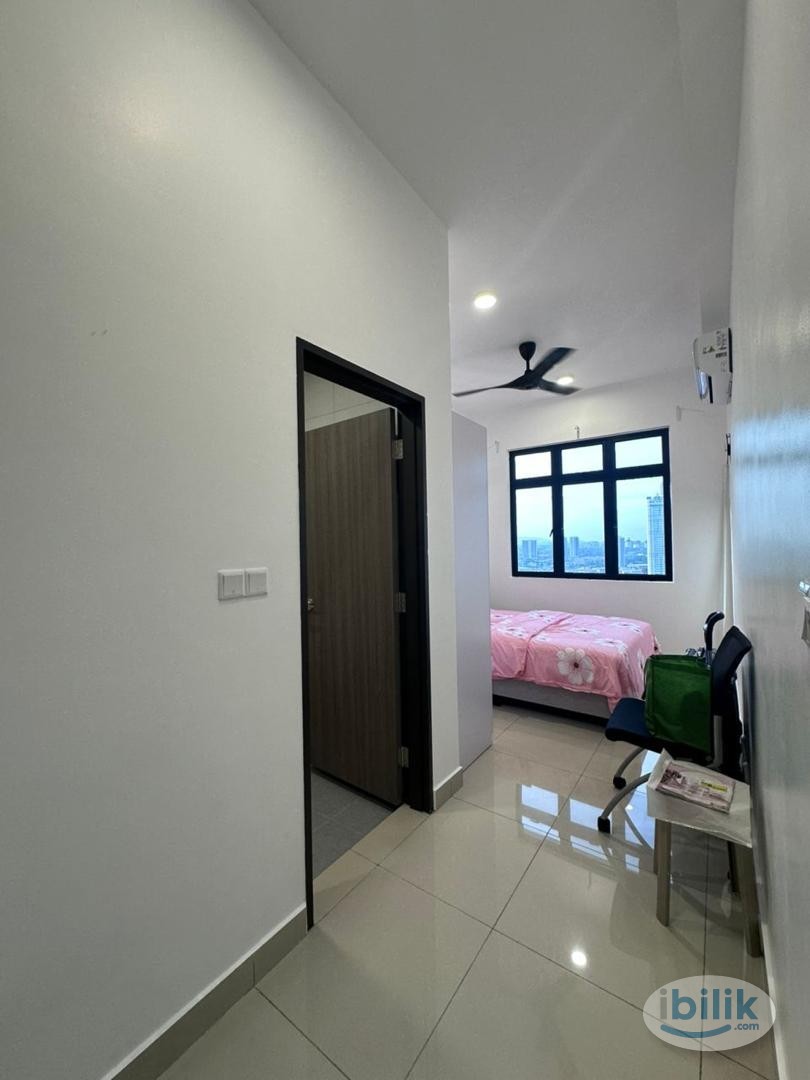 Middle Room at Jalan Bukit Meldrum, Johor Bahru - Image 5