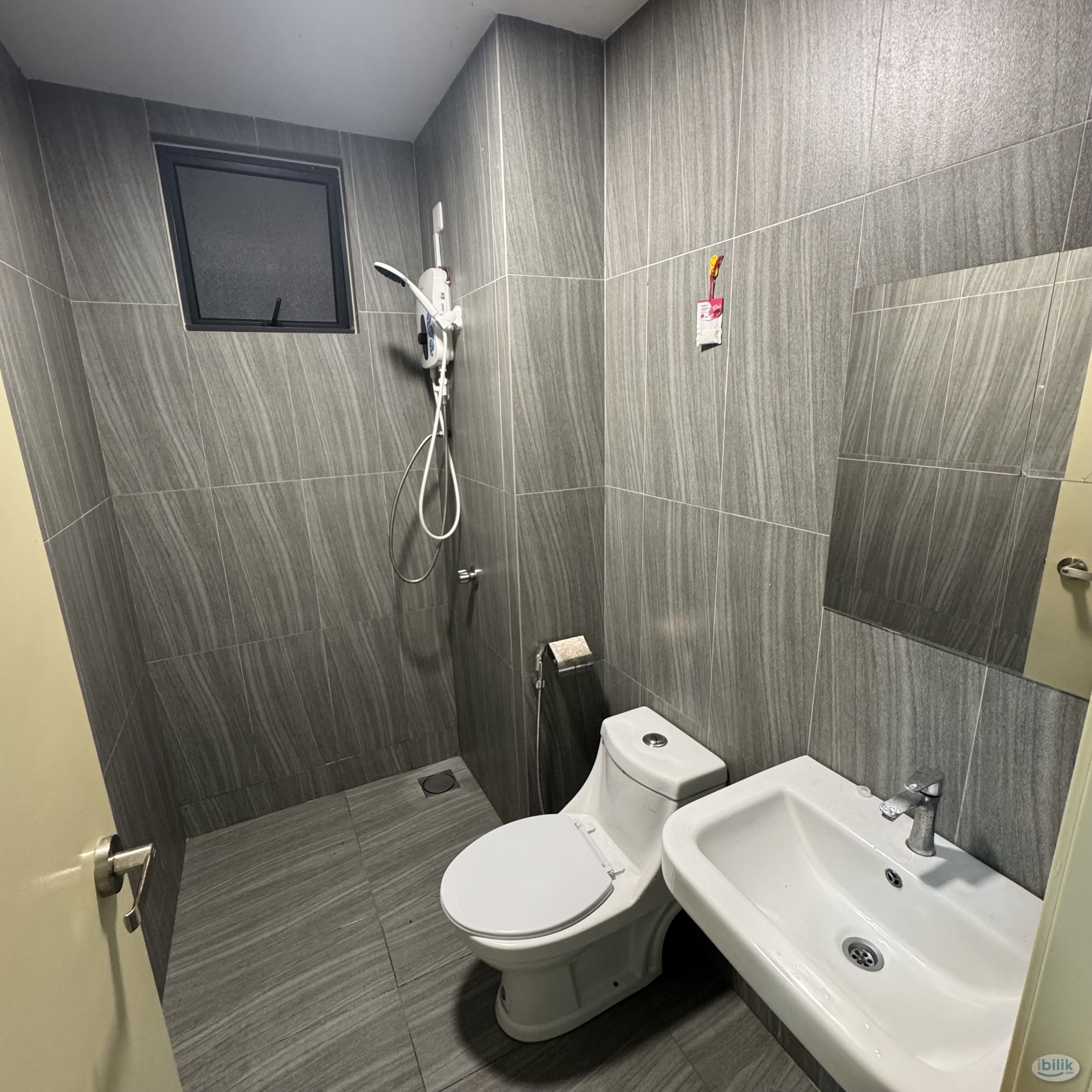 Middle Room at The Hamilton, Wangsa Maju - Image 3