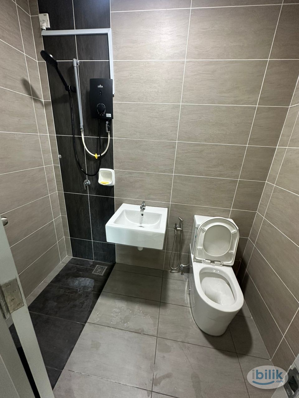 All Female Fully Furnised Master Room with Private Balcony @ Damansara Damai, Petaling Jaya, Suasana Damai - Image 3