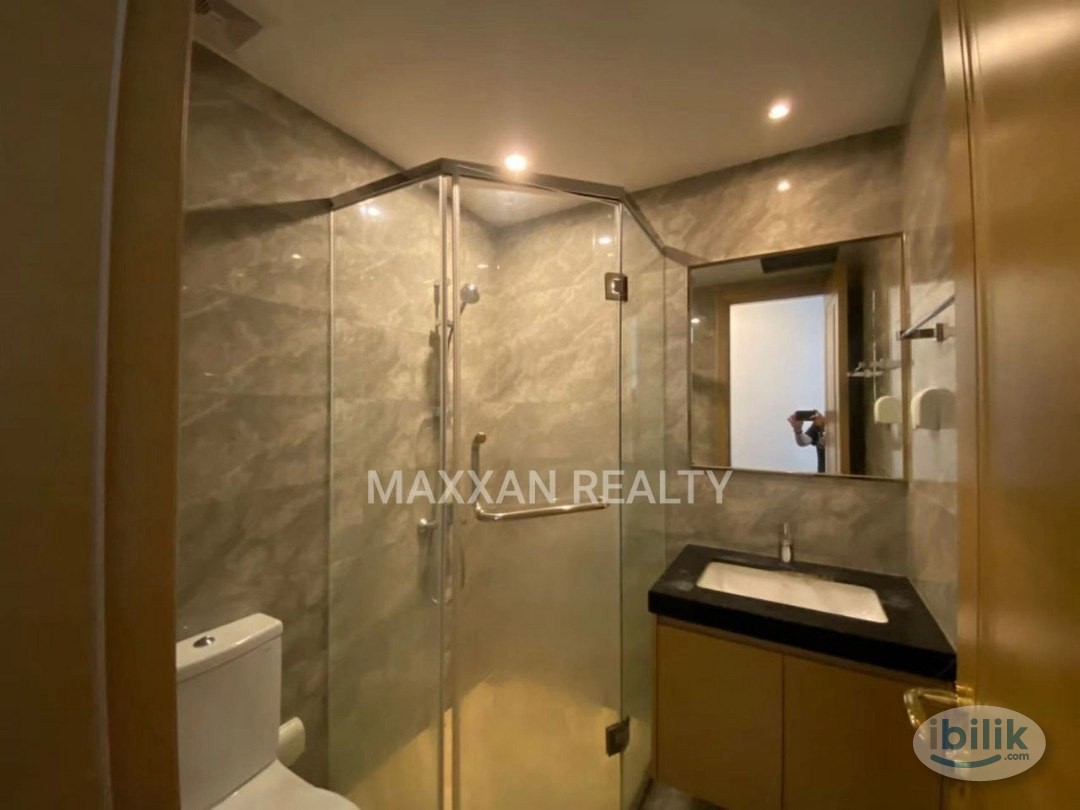 R&F Master Room for Rent - Image 1