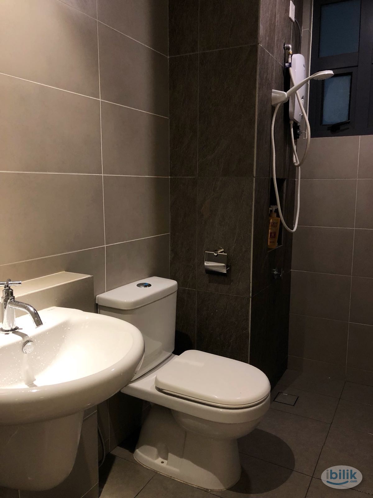 Middle Room FREE Utility and WIFI, Walking distance BRT at Impian Meridian, Subang Jaya. - Image 4