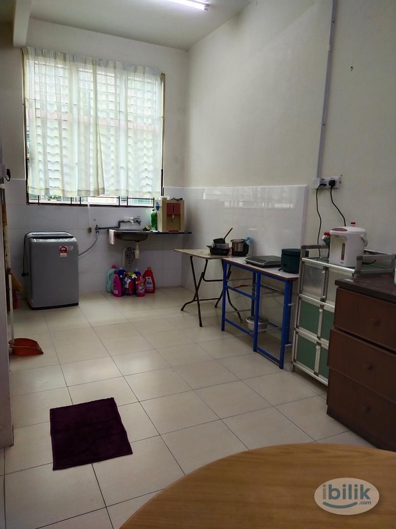 Big Middle Room (500m from Hospital Sultanah Bahiyah) - Image 5