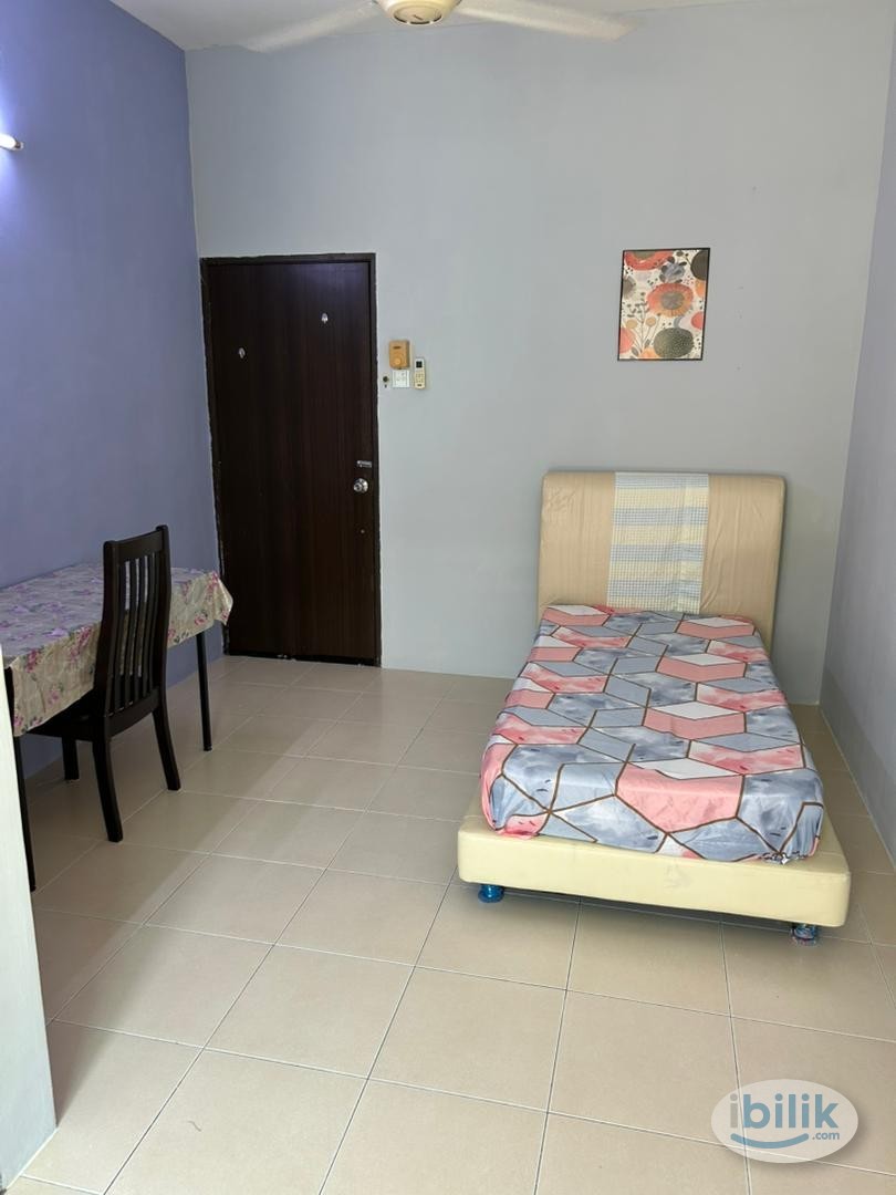 Big Middle Room (500m from Hospital Sultanah Bahiyah) - Image 1