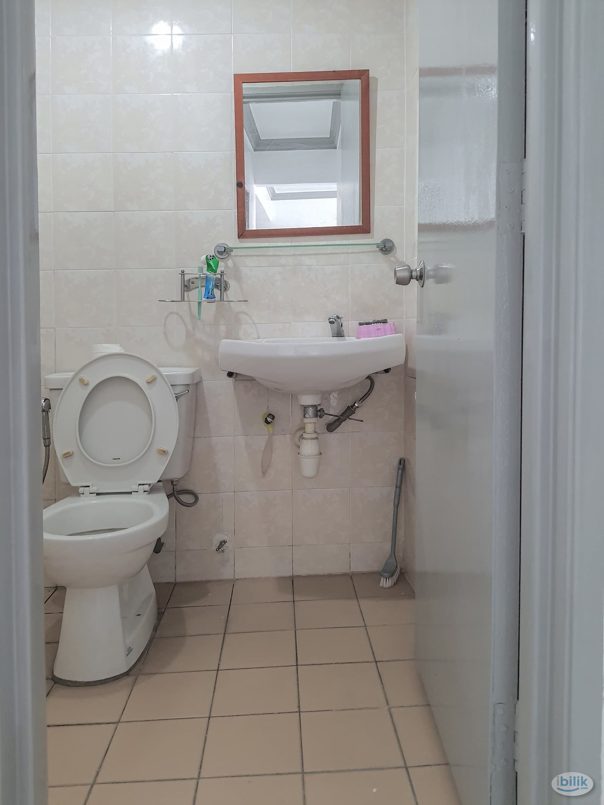 D'Aman Crimson Apartment, Petaling Jaya (small room) - Image 5