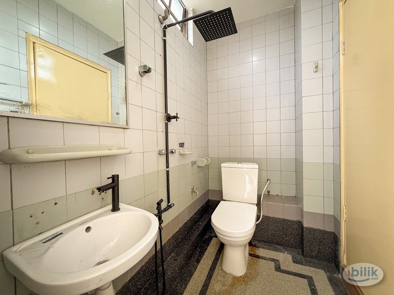 Master Room | Fajaria Condominium | Jalan Pantai Baharu - Image 5