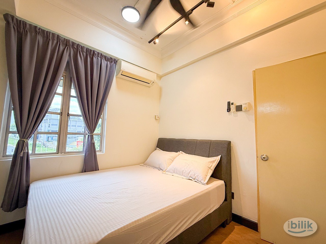 Master Room | Fajaria Condominium | Jalan Pantai Baharu - Image 1
