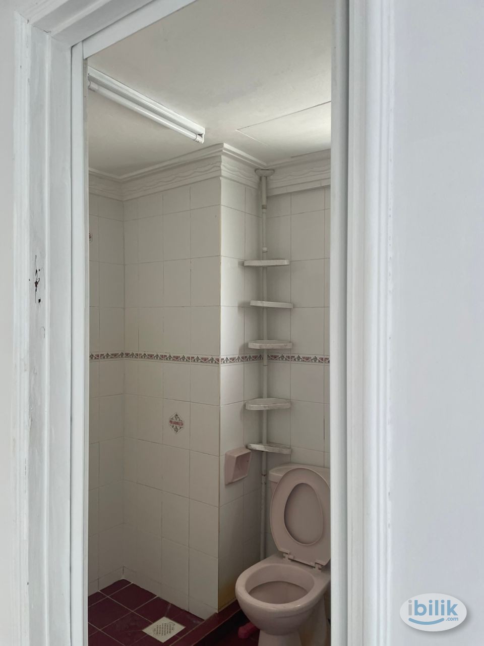 Master Room/median room at Pandan Villa, Pandan - Image 2