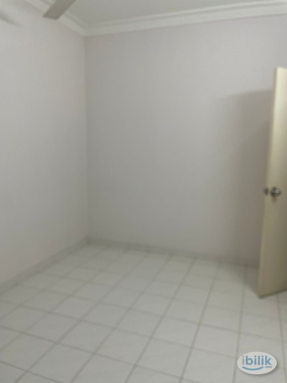 Master Room/median room at Pandan Villa, Pandan - Image 4