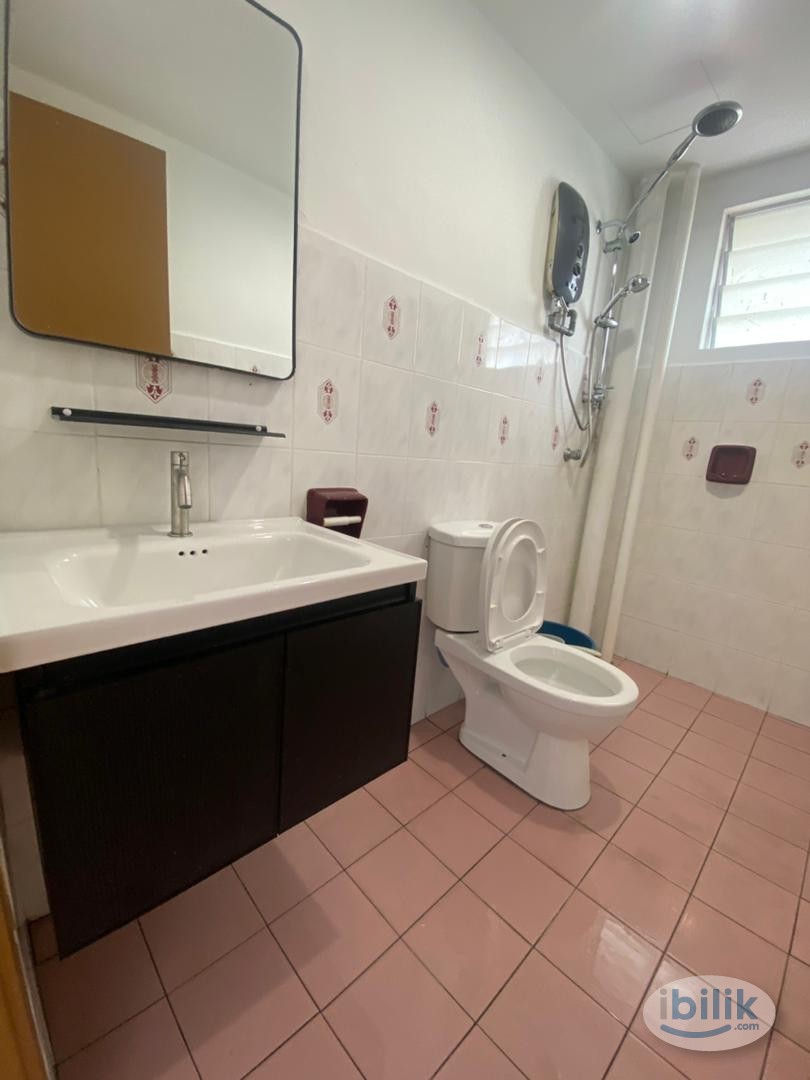 Middle Room Ara Damansara 3 min to LRT - Image 3