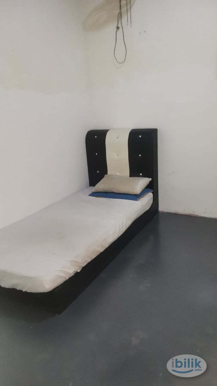 Single Room at Bukit Rahman Putra, Sungai Buloh Beside SM Mall ( The Store ) - Image 1