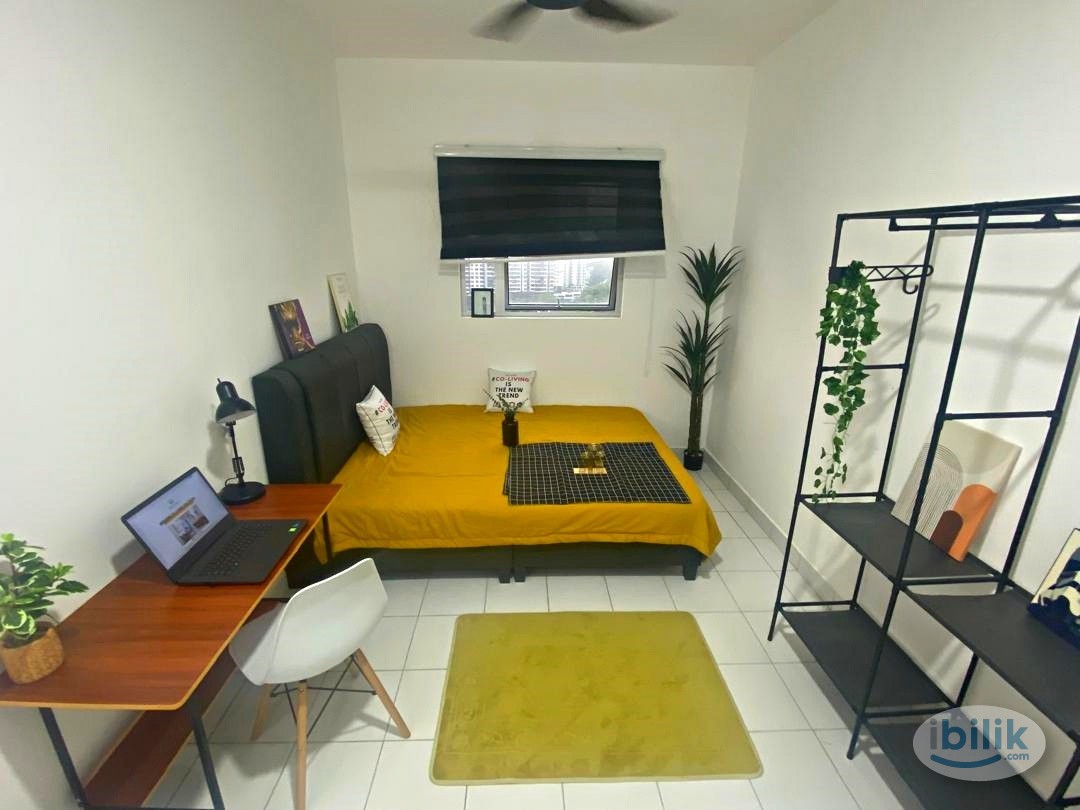 Master Room with Balcony @ Mont Kiara - Image 1