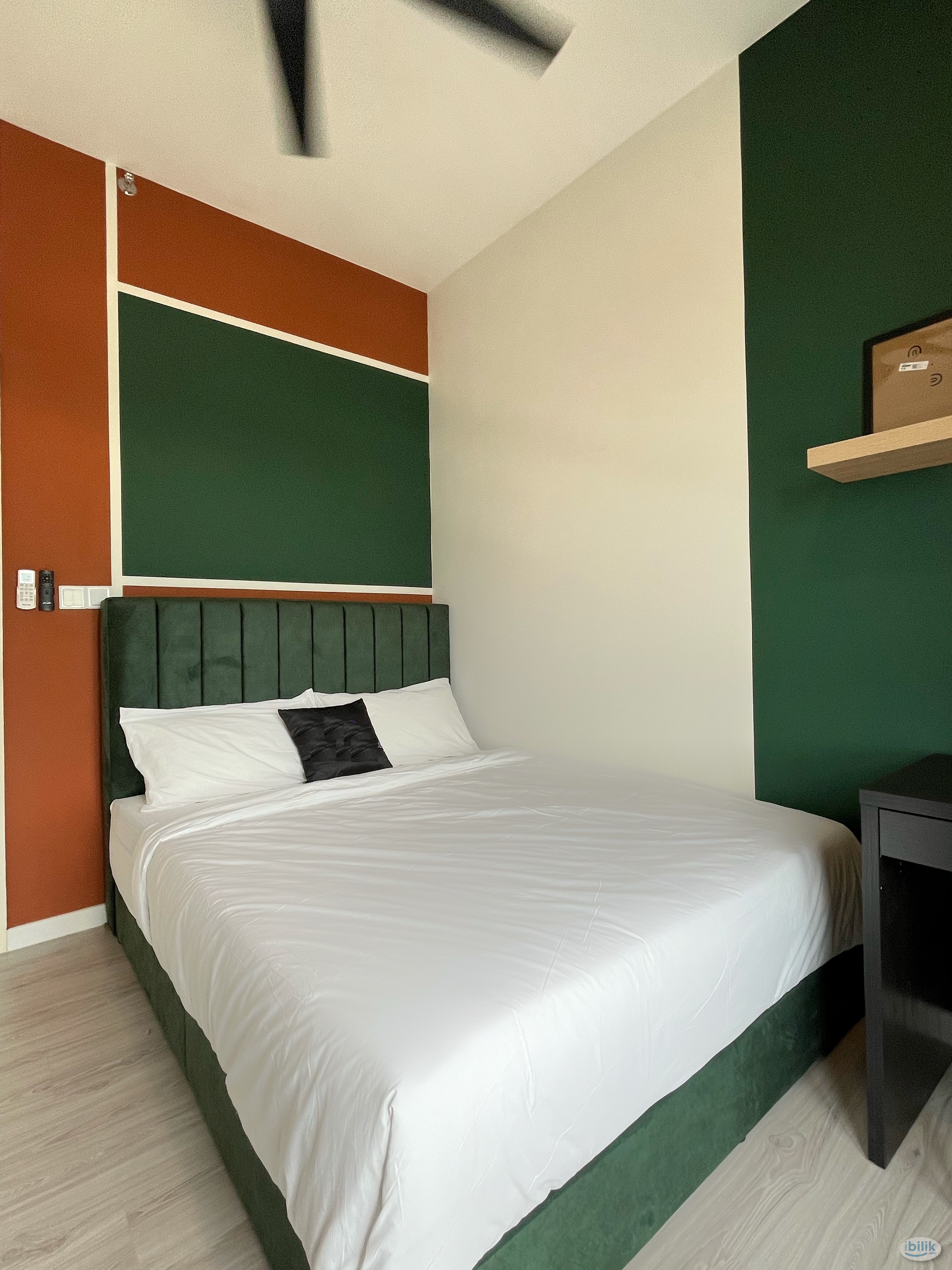 Middle Room at Meta Residences Putra Permai, Seri Kembangan - Image 1