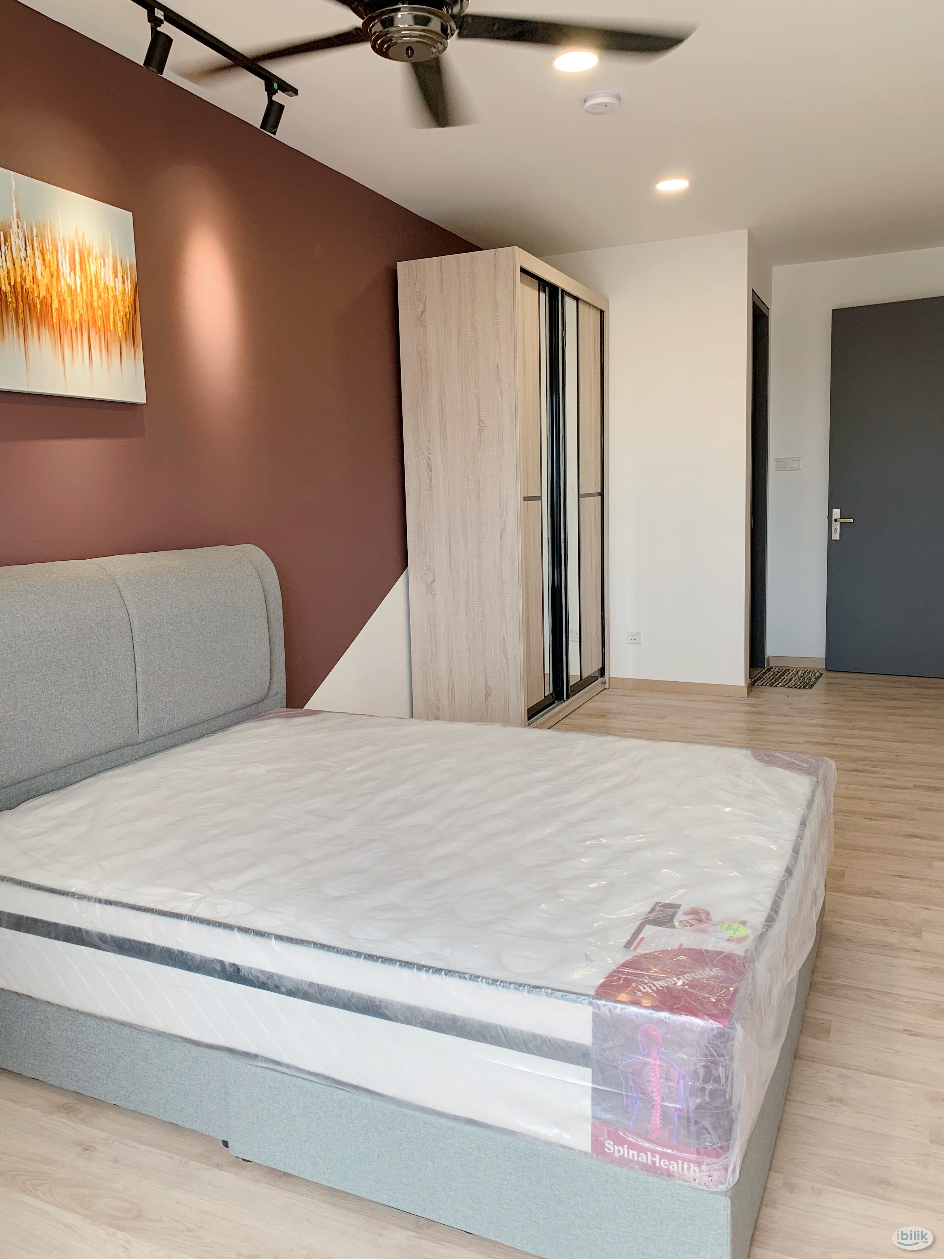 female master bedroom with balcony - Image 2