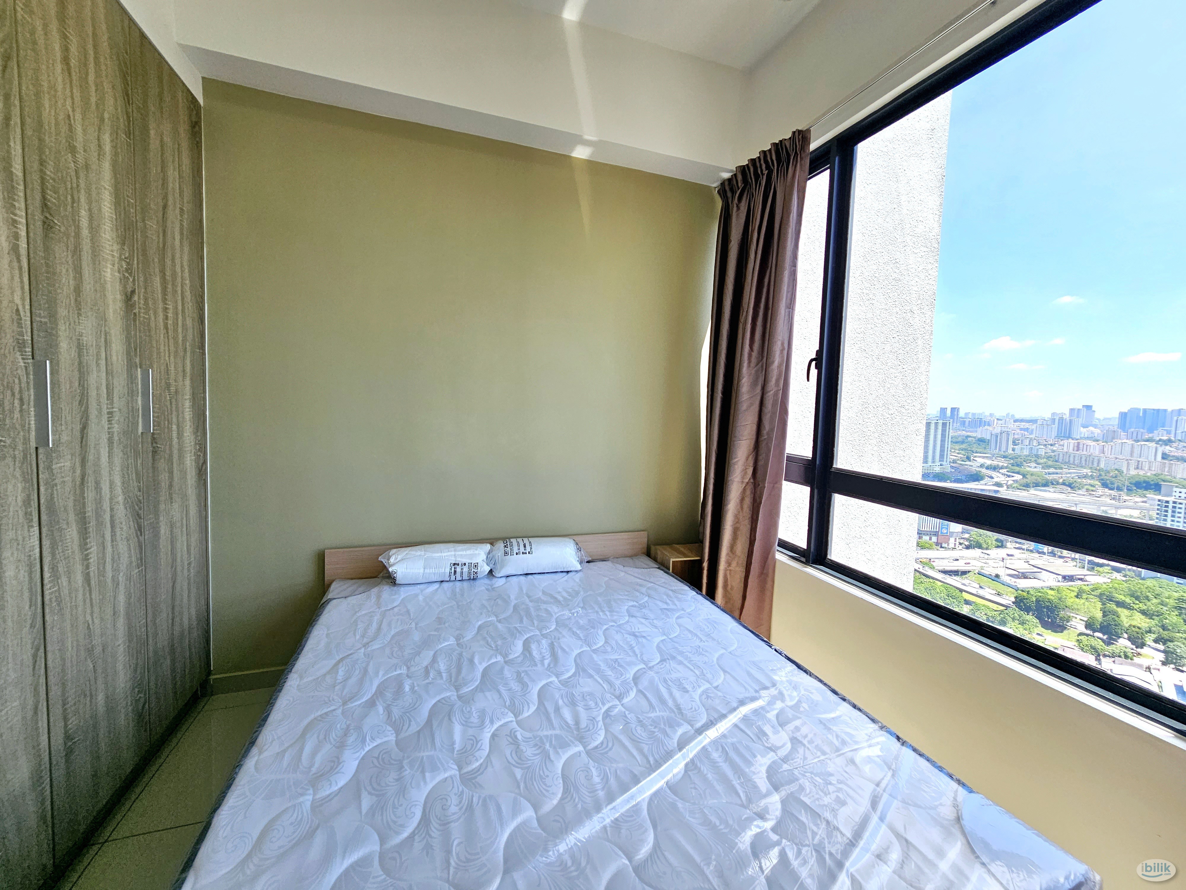 Middle Room at Nidoz Residences, Desa Petaling - Image 1