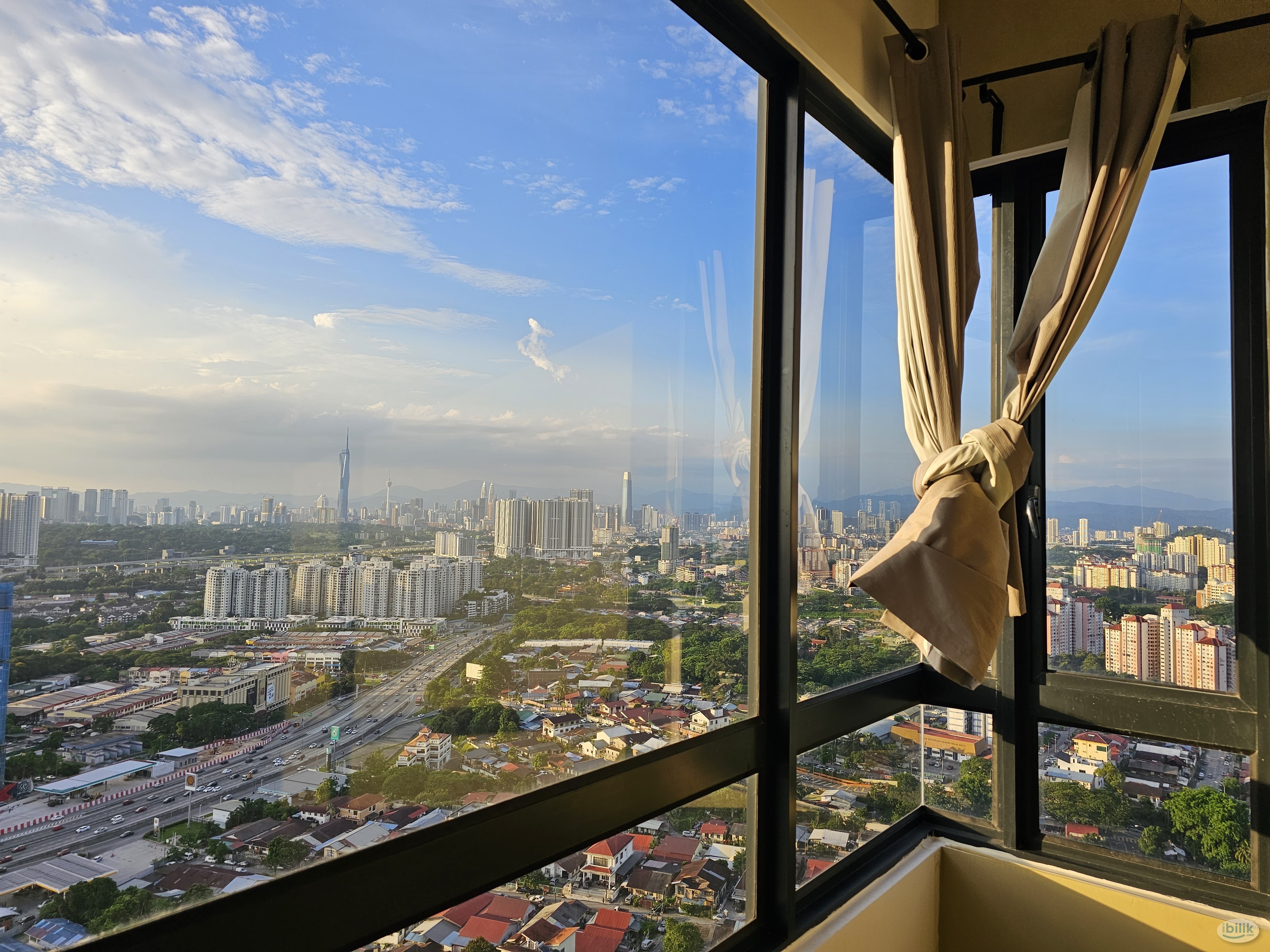 Middle Room at Nidoz Residences, Desa Petaling - Image 2