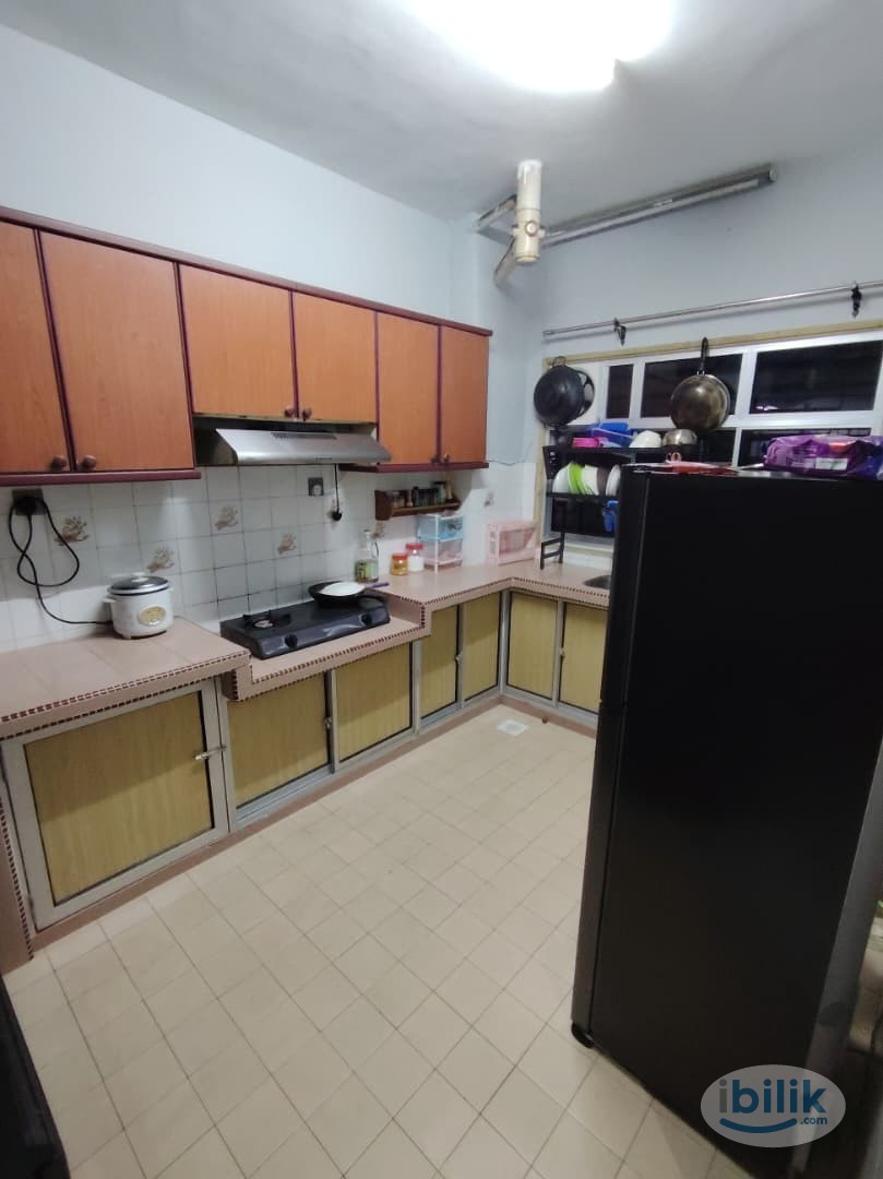 Single Room at Petaling Indah, Sungai Besi - Image 4