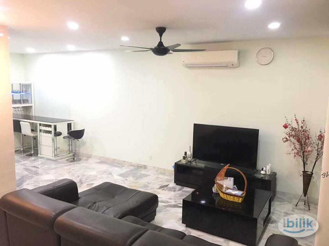 Middle Room at Kapar, Klang - Image 1
