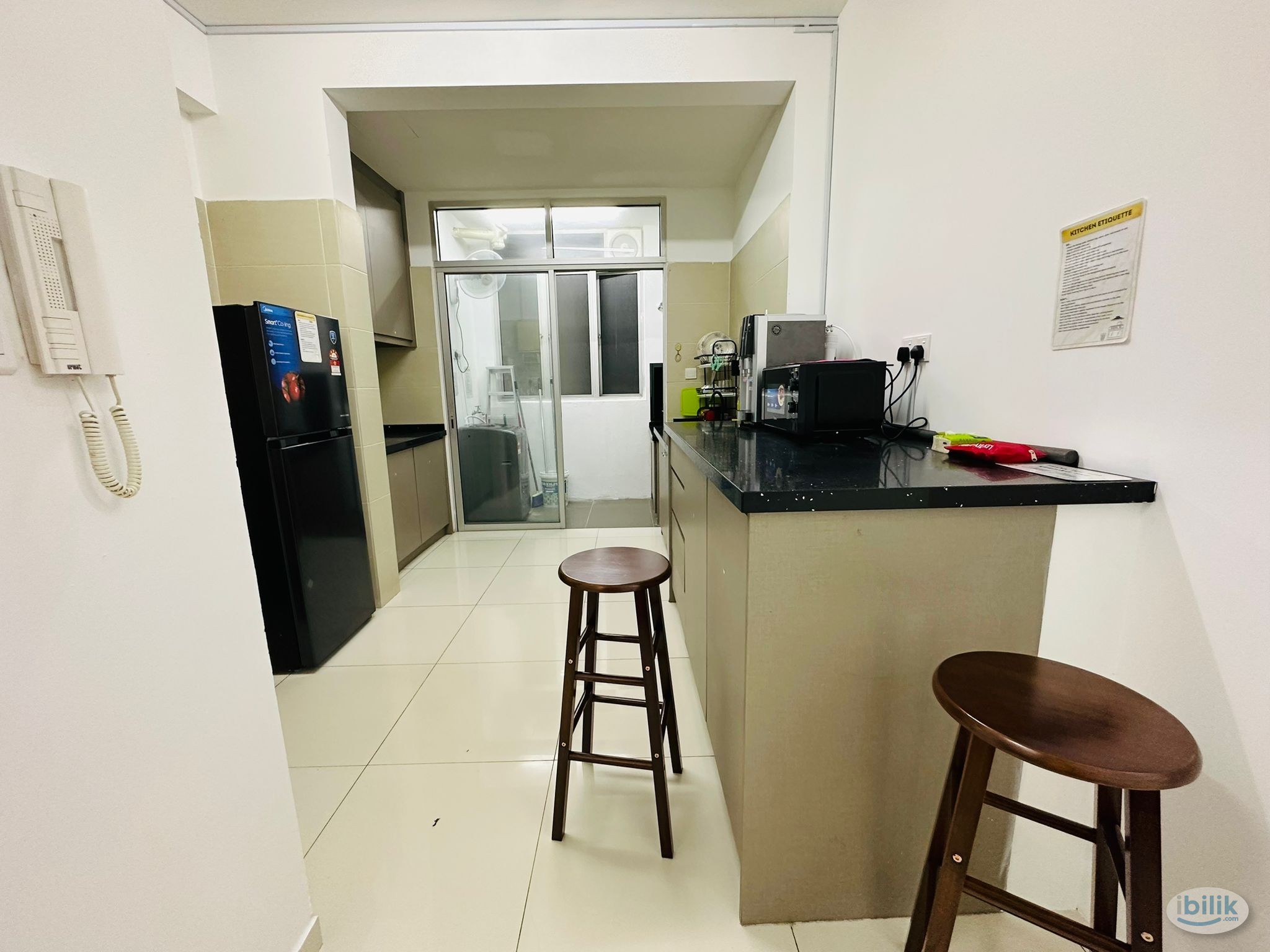 0630 Room for rent Middle RM625. Grocery shops, drinks kiosks, and local eateries all nearby. Short lease welcome. - Image 2
