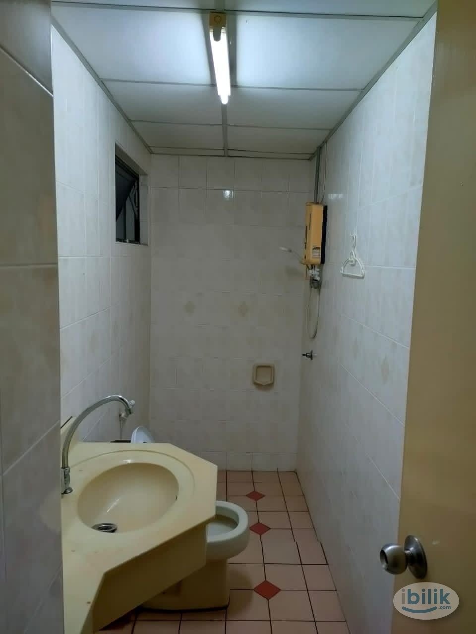 Single Private Room at Lagoon View, Bandar Sunway - Image 3