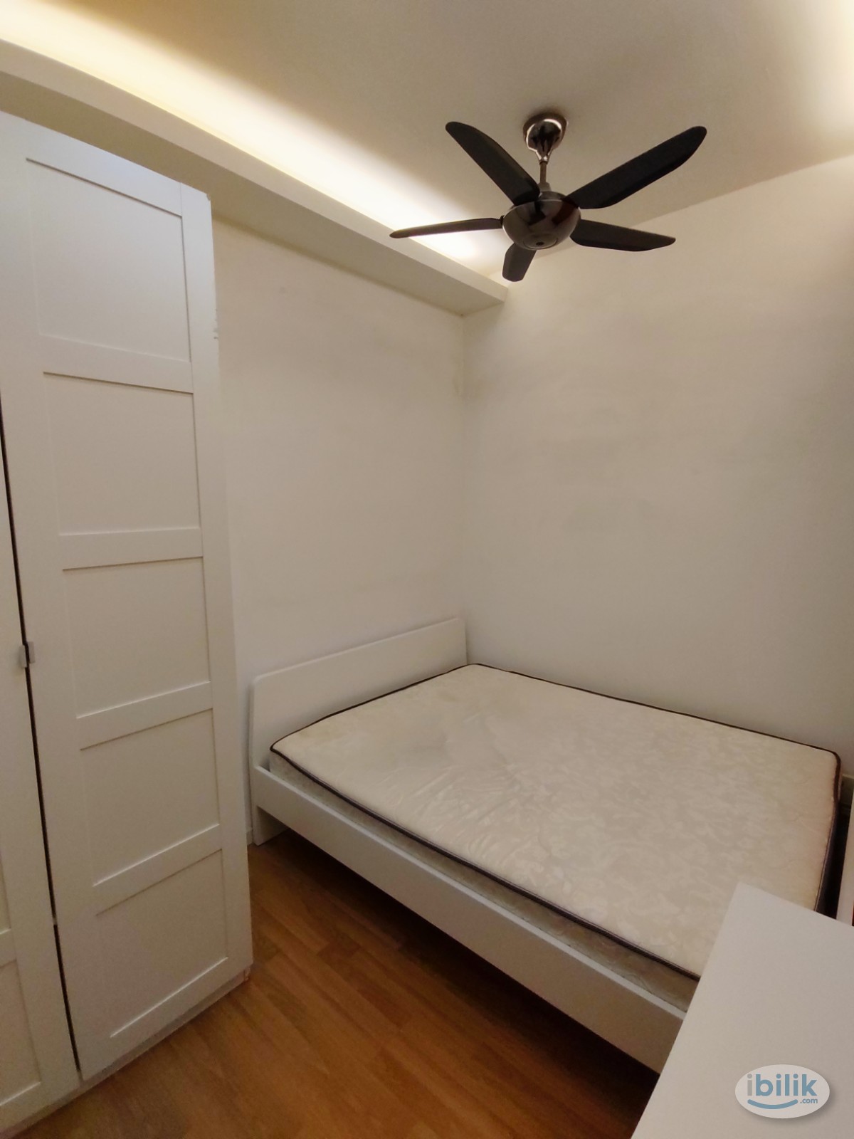 Tri Pinnacle aircond Middle room included utilities Share Bathroom MIX GENDER - Image 2