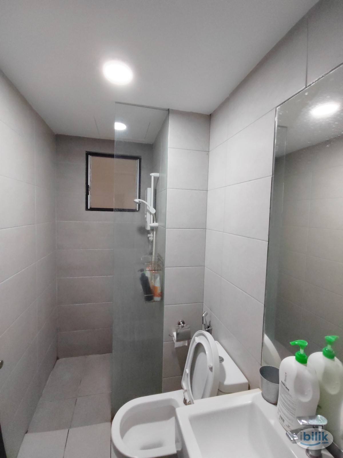 Tri Pinnacle aircond Middle room included utilities Share Bathroom MIX GENDER - Image 4