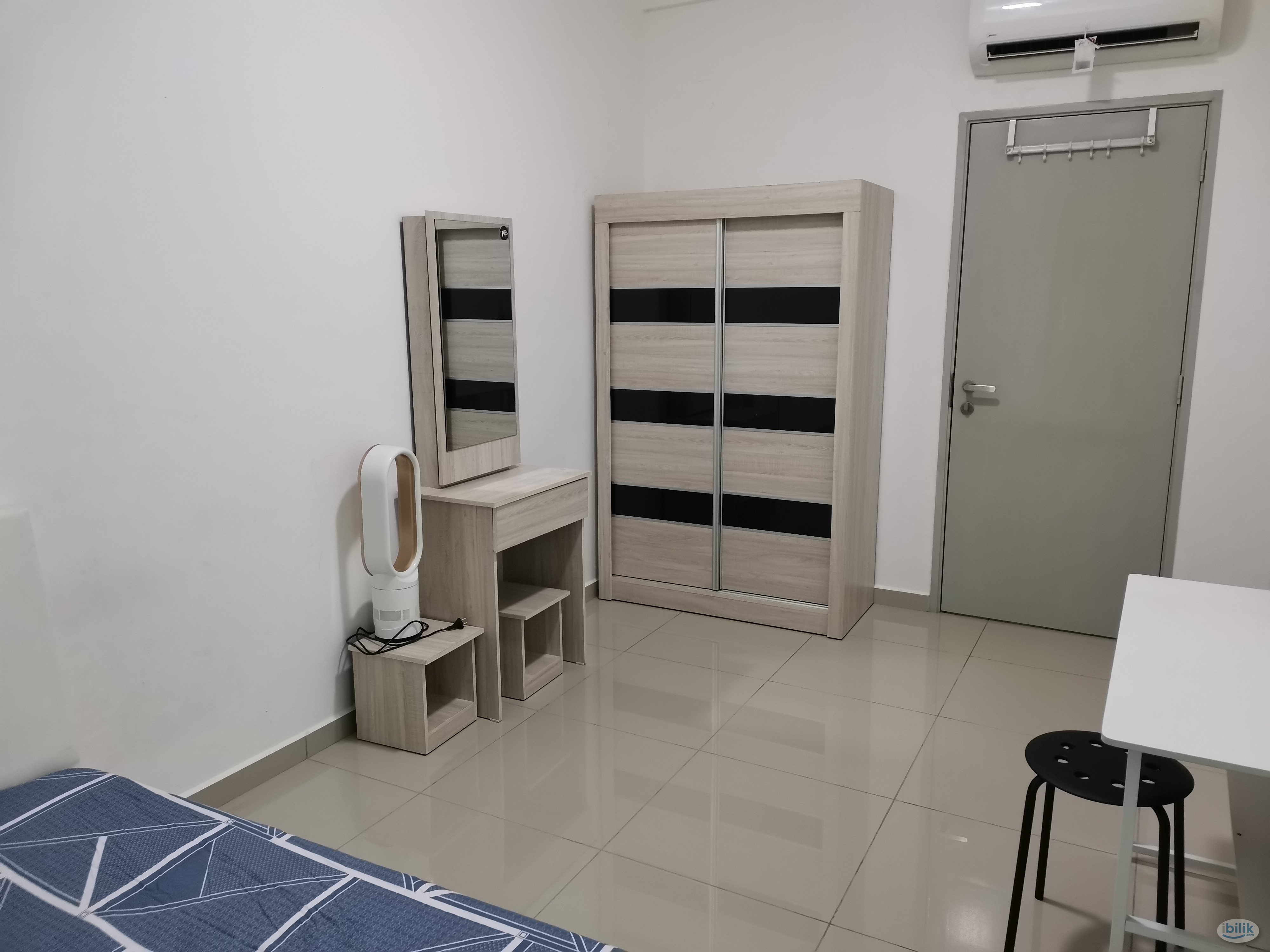 Promenade Aircond furnished Middle Room include utilities shared bathroom MIX GENDER - Image 2