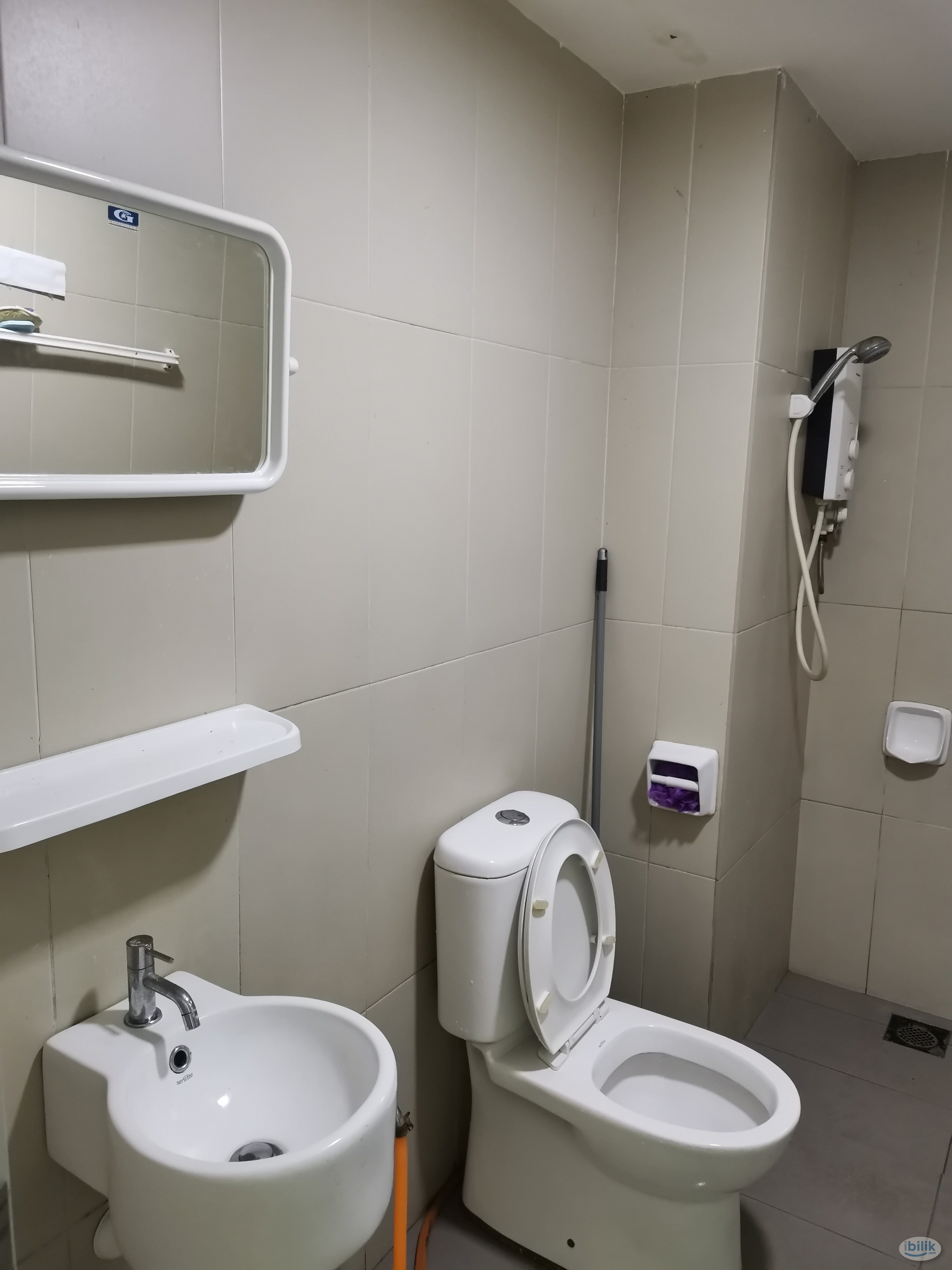 Promenade Aircond furnished Middle Room include utilities shared bathroom MIX GENDER - Image 4
