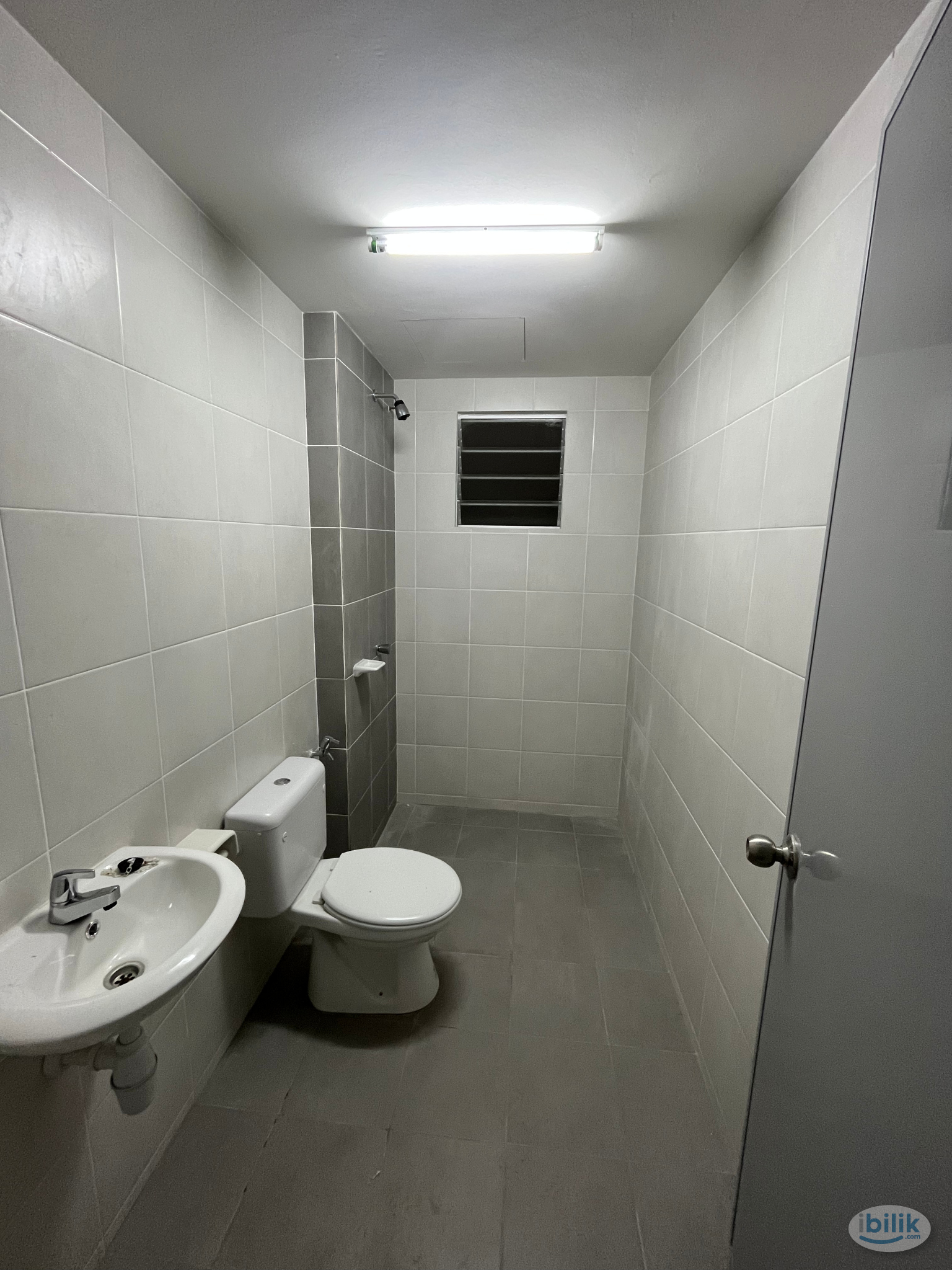 Middle Room at Anggerik Aranda, Kota Kemuning - Image 1