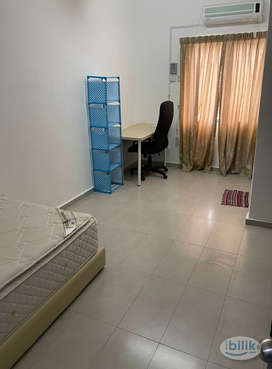 Middle Room at Kelana Jaya, Petaling Jaya - Image 5
