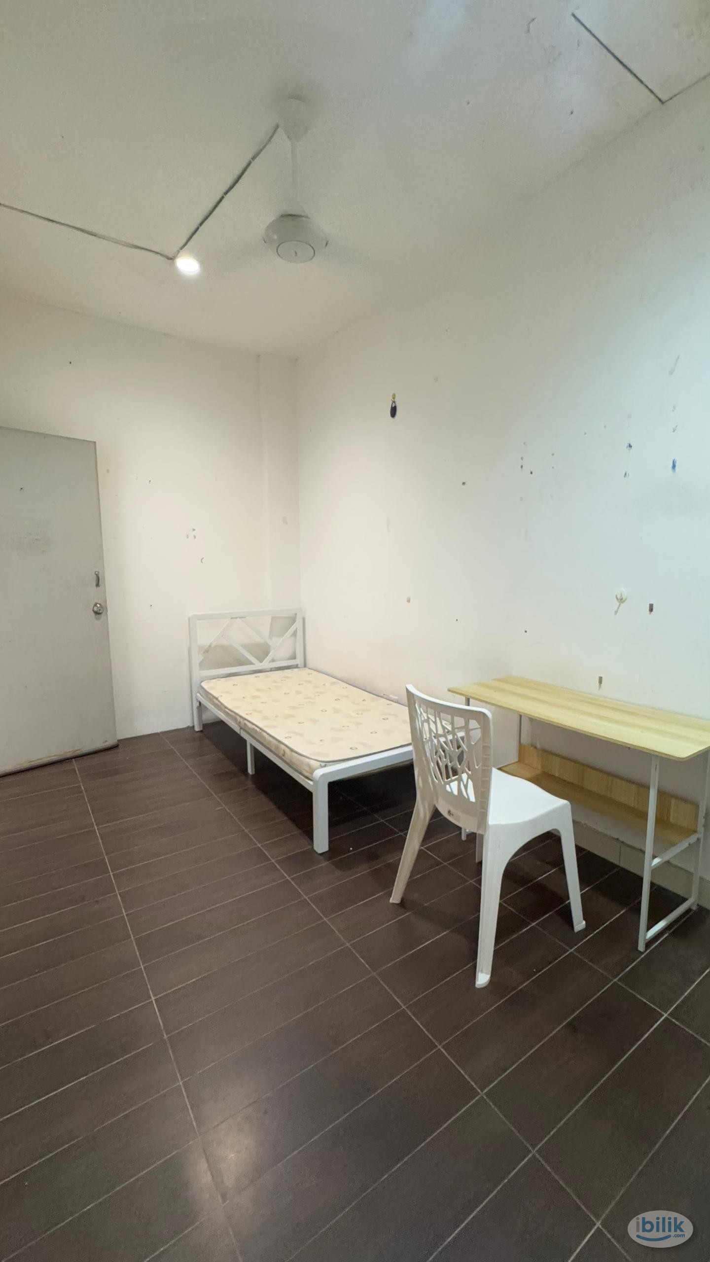 Budget room at Shah Alam🏡 0 Deposit💸 Free High Speed Wifi🌐 - Image 3